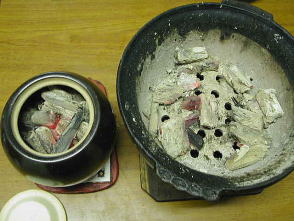 �I�B�����Y�̒��Ε��@�B�H�����I���ƋI�B�����Y���Ώ����قֈڂ��B�Ώ����ق̒�͔M���Ȃ�̂œS���̓�~���������B